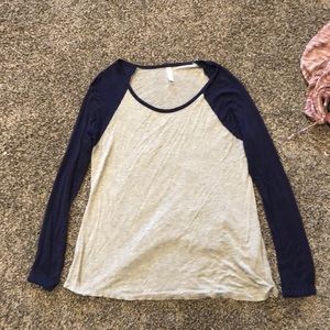 Size L long sleeved t-shirt